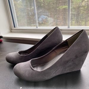 Chinese laundry gray platform suede wedge